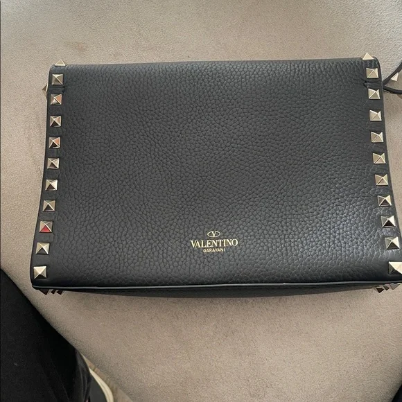 Valentino Pebbled Calfskin Medium Rockstud Flip Lock Crossbosdy Bag in Black - Picture 2 of 4